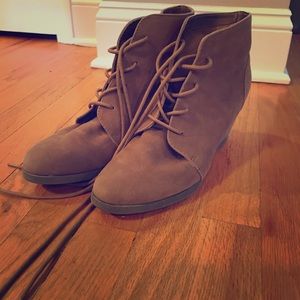 Wedge lace up booties - taupe